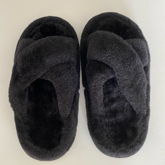 NWB Posee Women's Fuzzy Cross Band Slippers - Picture 2 of 8
